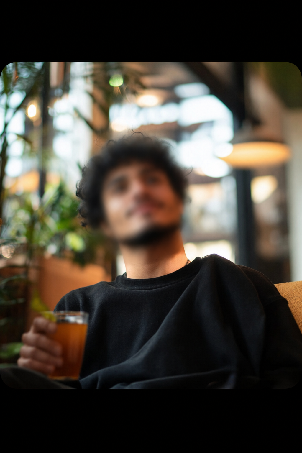 Paciente Lucas M em ambiente acolhedor